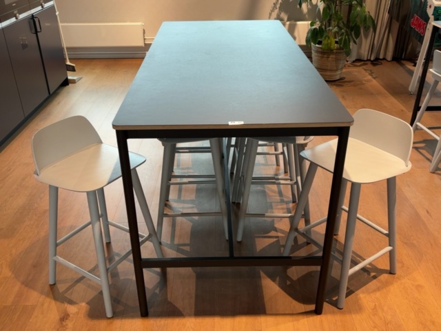 1548295-1 Barbord med 8 st barstolar