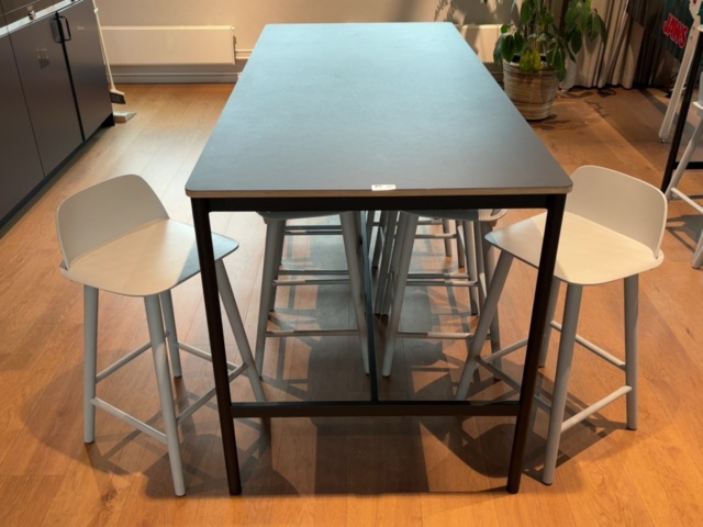 1548295-8 Barbord med 8 st barstolar