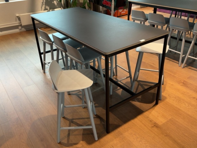 1548295-3 Barbord med 8 st barstolar