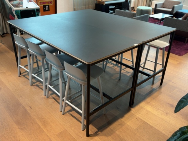1548296-2 Barbord 2 st med 8 st barstolar