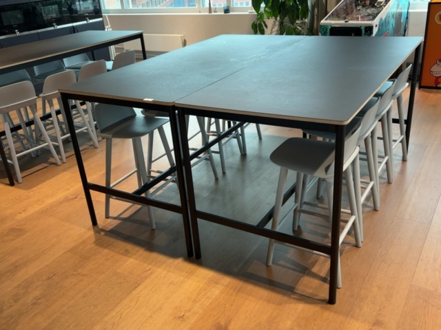 1548296-4 Barbord 2 st med 8 st barstolar