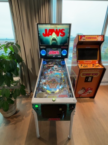 1548297-18 Pinballmaskin 'Jaws Limited Edition' - Stern Pinball