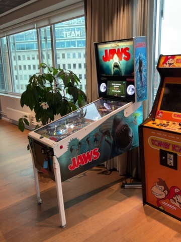 1548297-12 Pinballmaskin 'Jaws Limited Edition' - Stern Pinball