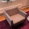 1548298-3 Loungemöblemang med soffa, fåtöljer, soffbord, sittpuff och matta - Coalesse