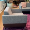 1548298-2 Loungemöblemang med soffa, fåtöljer, soffbord, sittpuff och matta - Coalesse