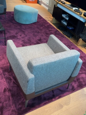 1548298-4 Loungemöblemang med soffa, fåtöljer, soffbord, sittpuff och matta - Coalesse