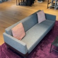 1548298-6 Loungemöblemang med soffa, fåtöljer, soffbord, sittpuff och matta - Coalesse