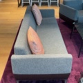 1548298-7 Loungemöblemang med soffa, fåtöljer, soffbord, sittpuff och matta - Coalesse