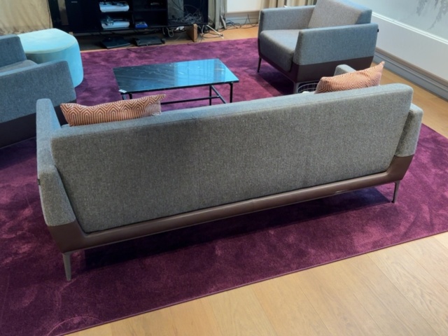 1548298-8 Loungemöblemang med soffa, fåtöljer, soffbord, sittpuff och matta - Coalesse