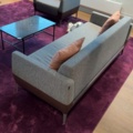 1548298-9 Loungemöblemang med soffa, fåtöljer, soffbord, sittpuff och matta - Coalesse