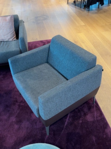 1548298-12 Loungemöblemang med soffa, fåtöljer, soffbord, sittpuff och matta - Coalesse