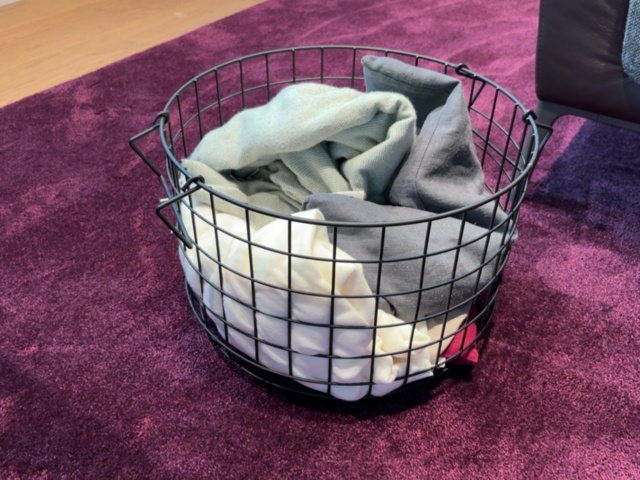 1548298-17 Loungemöblemang med soffa, fåtöljer, soffbord, sittpuff och matta - Coalesse
