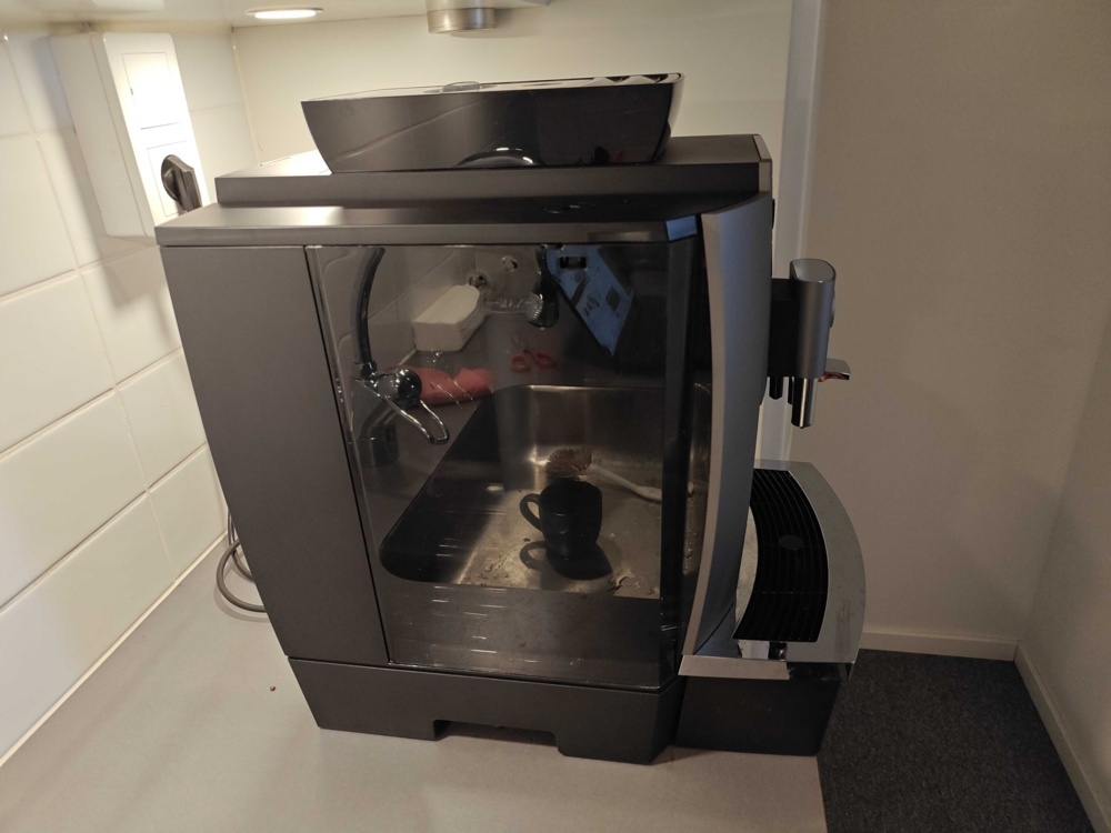 1484716-2 Coffee machine Jura W4
