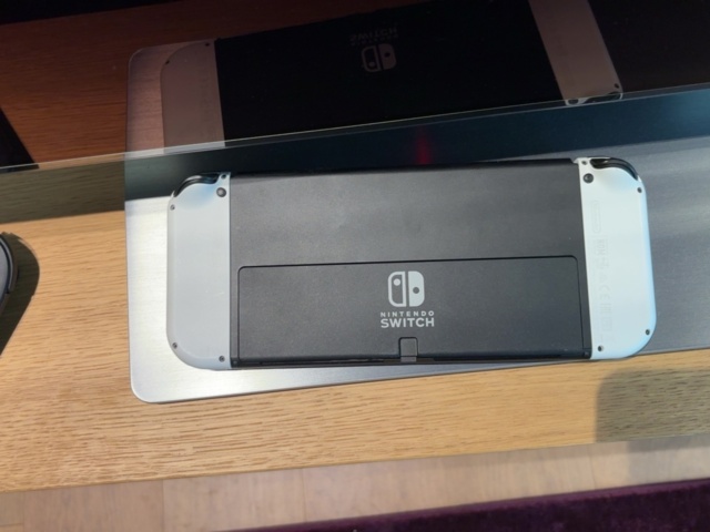 1548299-15 Smart-TV 55", soundbar 'Sonos Arc', Nintendo Switch och mediamöbel