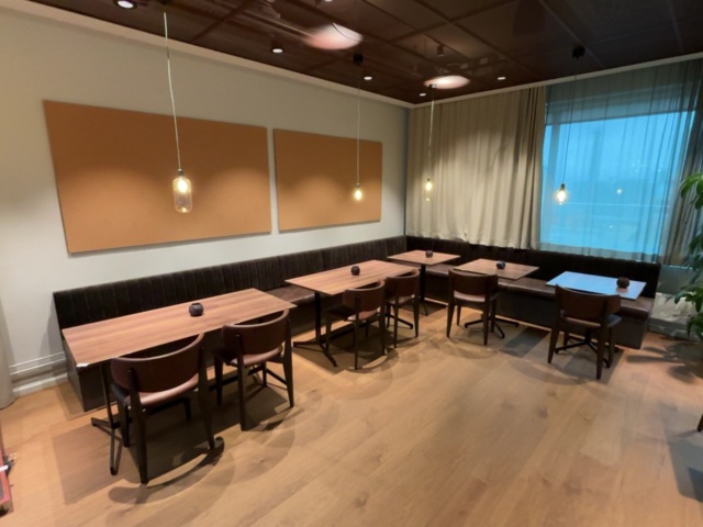 1548301-1 Lunchrumsmöblemang - hörnsoffa, bord, stolar, pendellampor m.m. - deNonna, Normann Copenhagen m.fl