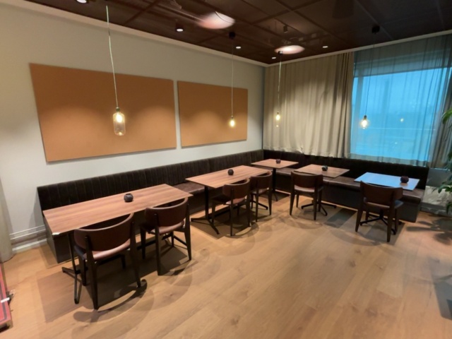 1548301-24 Lunchrumsmöblemang - hörnsoffa, bord, stolar, pendellampor m.m. - deNonna, Normann Copenhagen m.fl