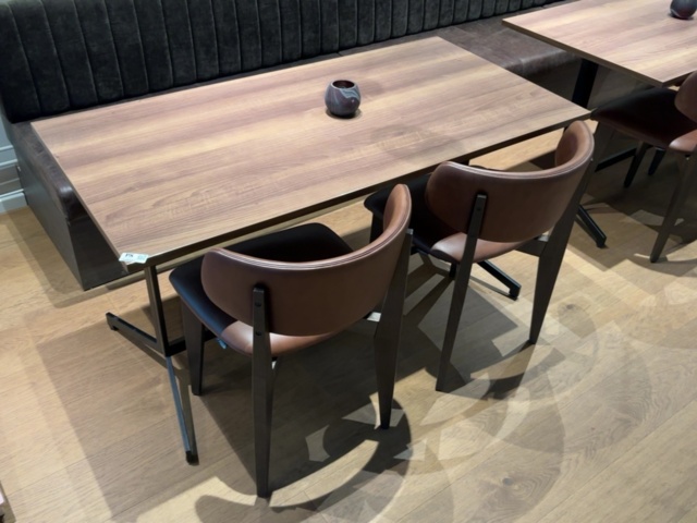 1548301-2 Lunchrumsmöblemang - hörnsoffa, bord, stolar, pendellampor m.m. - deNonna, Normann Copenhagen m.fl