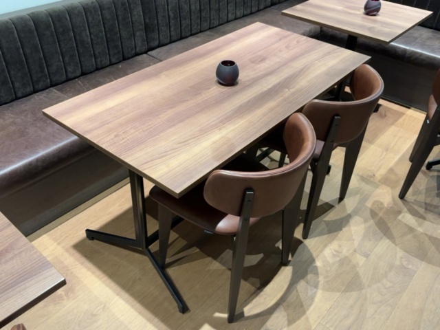 1548301-3 Lunchrumsmöblemang - hörnsoffa, bord, stolar, pendellampor m.m. - deNonna, Normann Copenhagen m.fl