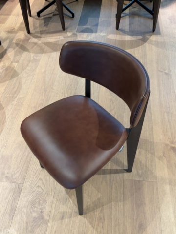 1548301-6 Lunchrumsmöblemang - hörnsoffa, bord, stolar, pendellampor m.m. - deNonna, Normann Copenhagen m.fl