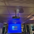 1548310-7 Laserprojektor med motordriven projektorduk och konferensutrustning - Panasonic / Logitech