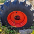 1603994-4 Däck på fälg från John Deere 7310R