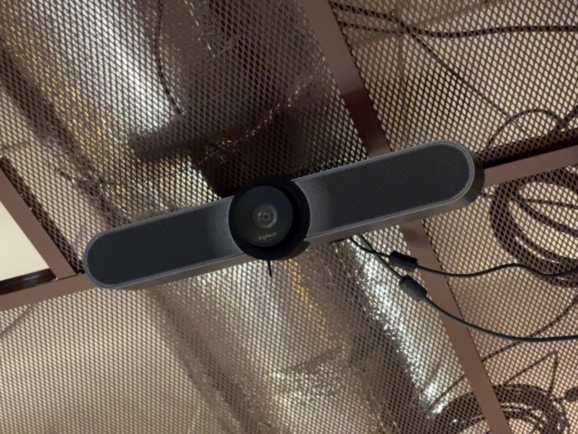 1548310-14 Laserprojektor med motordriven projektorduk och konferensutrustning - Panasonic / Logitech