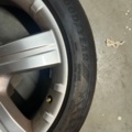 1600227-14 Däck på aluminiumfälgar 8 st och sommardäck 2 st