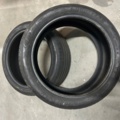 1600227-18 Däck på aluminiumfälgar 8 st och sommardäck 2 st