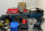 1600203 Samling med verkstadsutrustning, hydraulverktyg och fordonsdelar