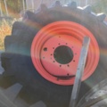 1603994-7 Däck på fälg från John Deere 7310R