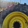 1603994-8 Däck på fälg från John Deere 7310R