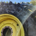 1603994-11 Däck på fälg från John Deere 7310R