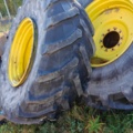1603994-12 Däck på fälg från John Deere 7310R