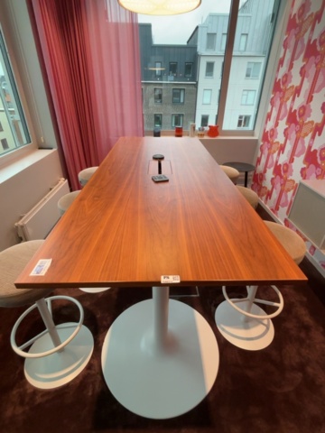 1548314-2 Mötesrum med mötesgrupp, konferensutrustning och inredning - Logitech / Johanson