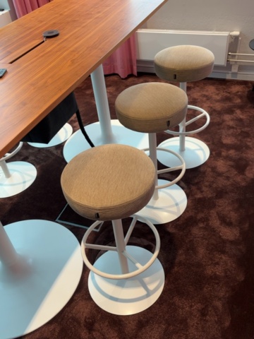 1548314-8 Mötesrum med mötesgrupp, konferensutrustning och inredning - Logitech / Johanson