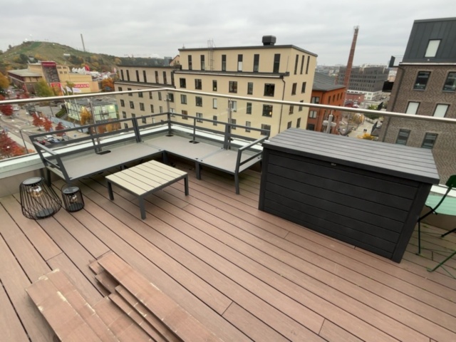1548318-1 Soffgrupp för utomhusbruk med förvaringsbox, loungebord och ljuslyktor