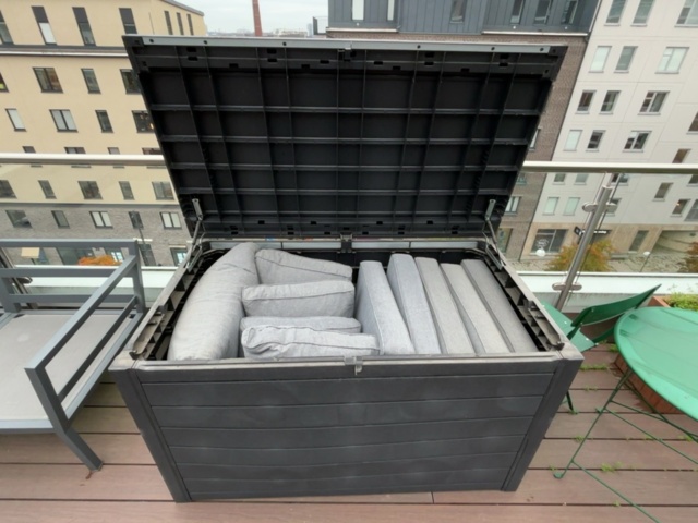 1548318-9 Soffgrupp för utomhusbruk med förvaringsbox, loungebord och ljuslyktor
