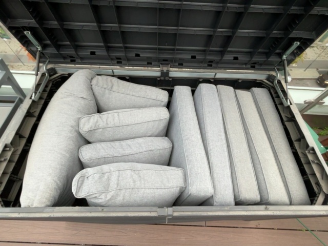 1548318-10 Soffgrupp för utomhusbruk med förvaringsbox, loungebord och ljuslyktor