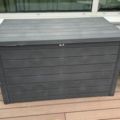 1548319-8 Soffgrupp för utomhusbruk med förvaringsbox, loungebord och ljuslyktor