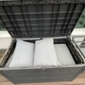 1548319-10 Soffgrupp för utomhusbruk med förvaringsbox, loungebord och ljuslyktor