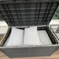 1548319-11 Soffgrupp för utomhusbruk med förvaringsbox, loungebord och ljuslyktor