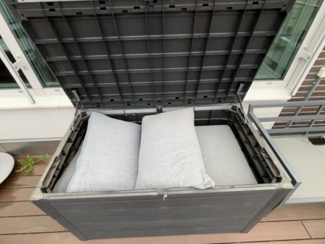 1548319-11 Soffgrupp för utomhusbruk med förvaringsbox, loungebord och ljuslyktor