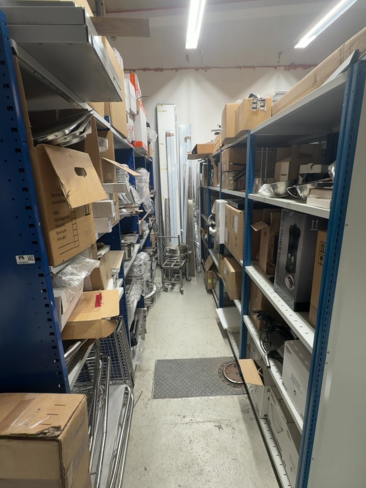 1575073-1 Shelf sections with content