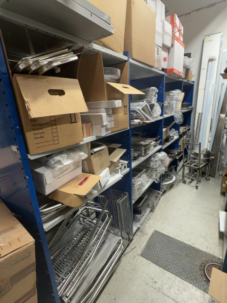 1575073-2 Shelf sections with content