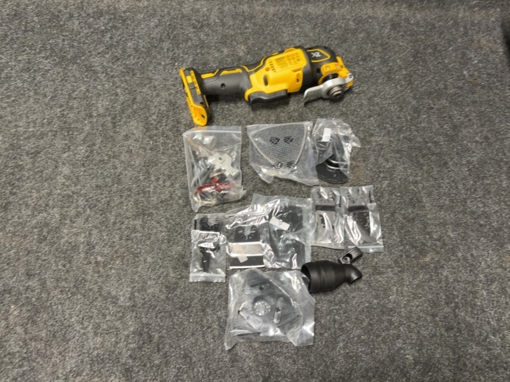 1604595-2 Multiverktyg med tillbehör - DeWalt DCS355