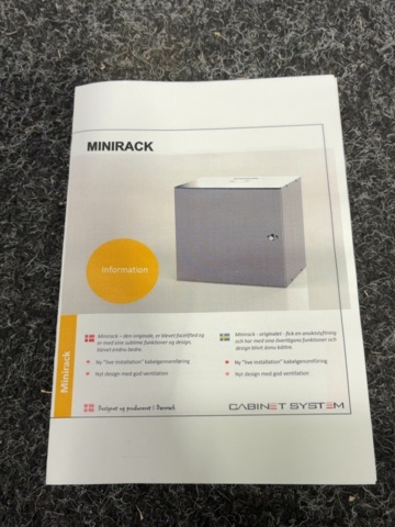 1603930-2 Rackskåp med tillbehör - Cabinet System Minirack