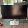 1548324-8 Kontorsarbetsplats med elektriskt skrivbord och 2 bildskärmar med tillbehör - HÅG / Dell