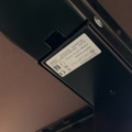 1548325-4 Kontorsarbetsplats med elektriskt skrivbord, Steelcase-stol och elektronikenheter