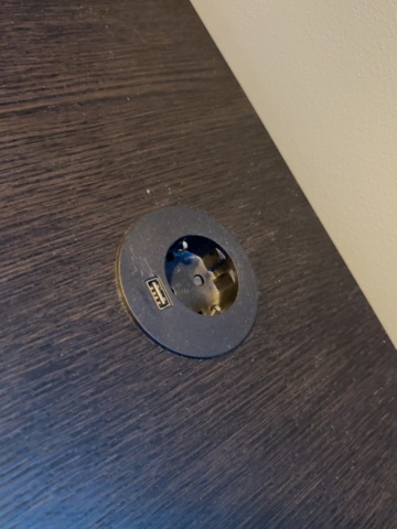 1548327-4 Bord med integrerat eluttag och vägglampa - Örsjö