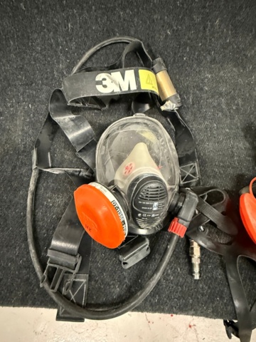 1352356-2 2 st 3M helmasker